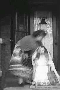 那些恐怖照片背后的故事，现实永远比故事更加荒诞...-5