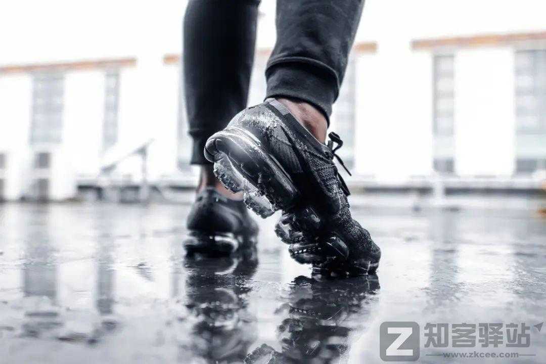 安踏因“色情擦边球”被锤，小米也“中枪”！-2